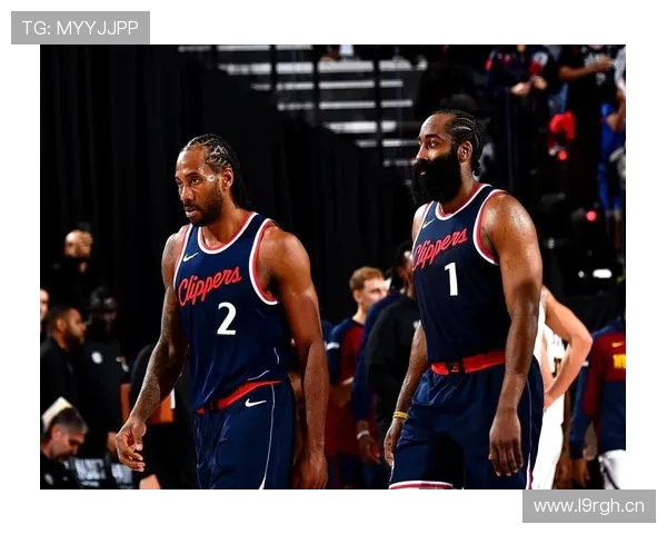 快船险胜灰熊 三人满分四人及格